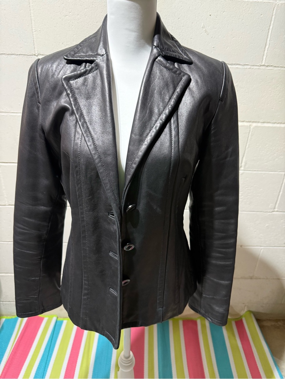 Avanti Womans’s Black Leather Blazer Jacket
